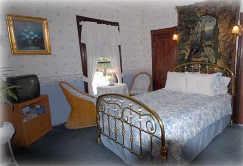 Whitefield The Lion And The Rose Bed & Breakfast מראה חיצוני תמונה