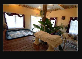 Whitefield The Lion And The Rose Bed & Breakfast מראה חיצוני תמונה